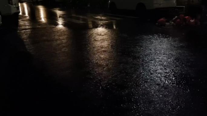 梅雨季节雨量暴雨如注阴雨天气下雨视频素材