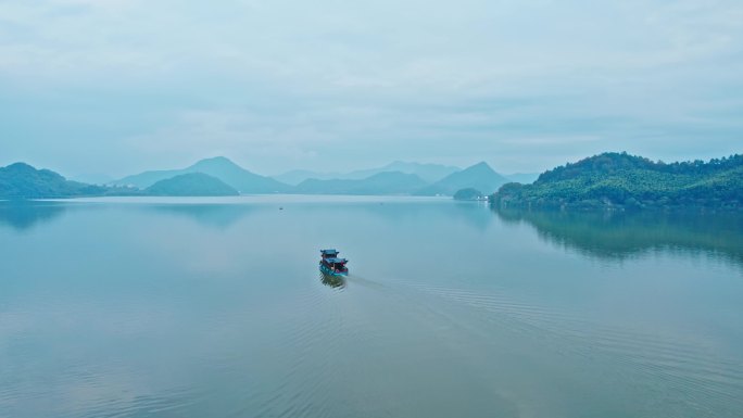 青山湖游船