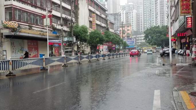 下雨天梅雨时节雨天街景下雨的街道雨天车流