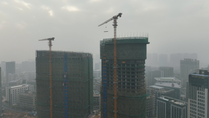 【4K视频】晨雾中的楼房建设