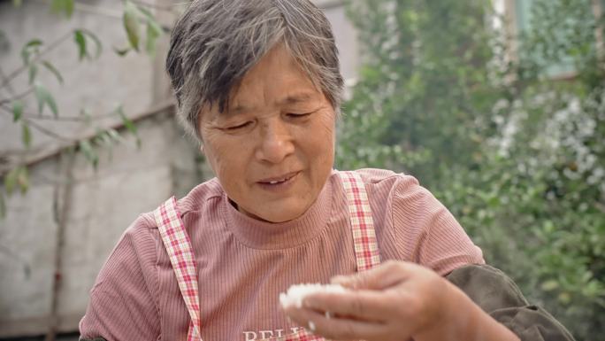 （简介有合集）米酒制作过程 烧火蒸糯米饭