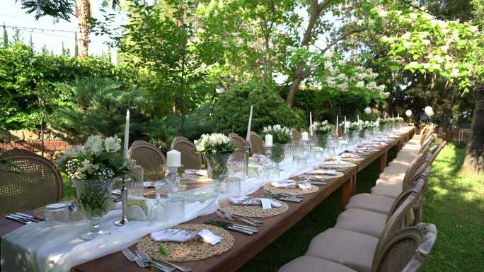 活动派对或婚宴的餐桌设置