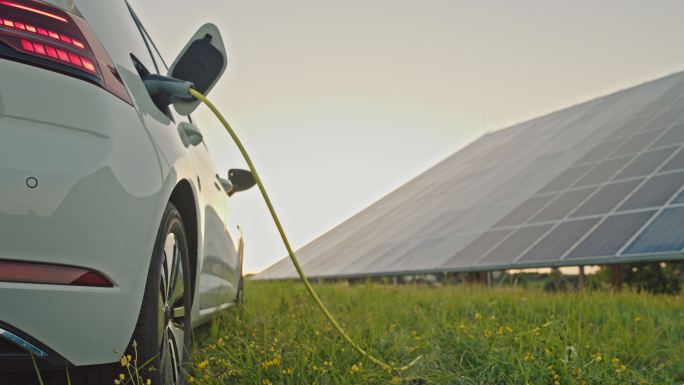 SLO MO用太阳能为电动汽车充电