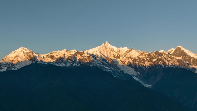 梅里雪山日出日照金山