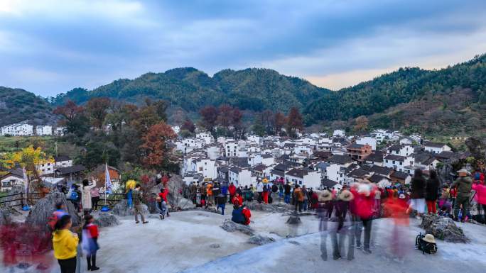 江西婺源石城风景区大量游客赏秋延时摄影