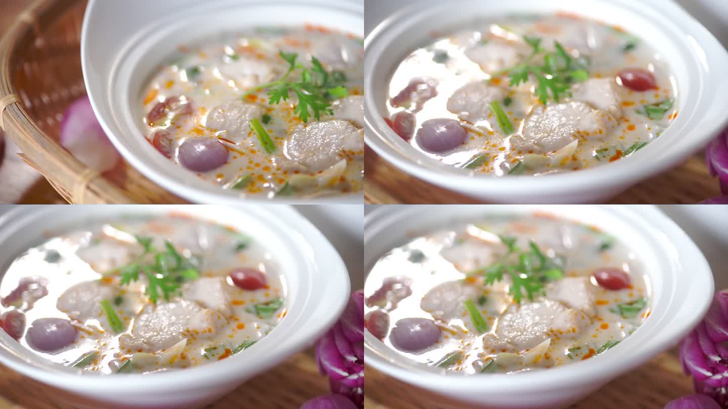 Tom Kha Gai或泰国鸡椰子汤-泰国食谱
