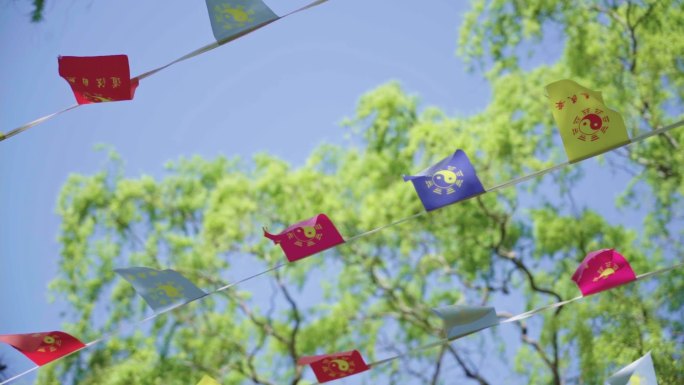 陕西秦岭翠华山夏日老君殿经幡