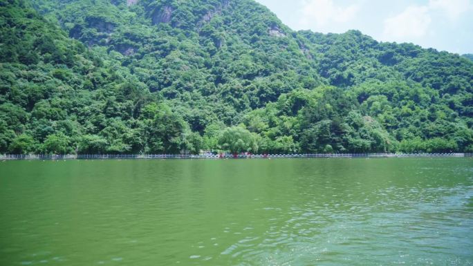 陕西秦岭翠华山夏日天池湖水