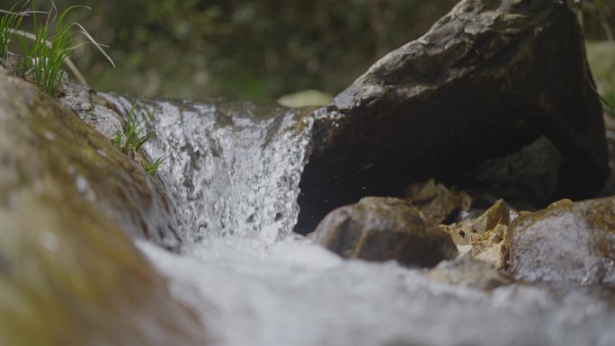 山涧流水