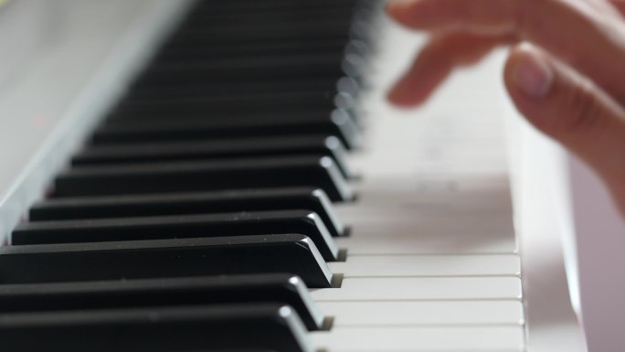 【正版4K素材】学弹钢琴