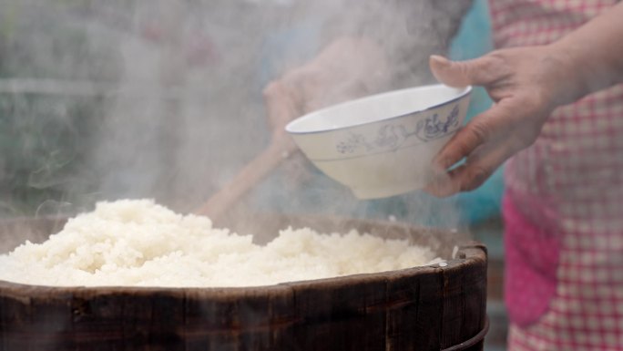 （简介有合集）米酒制作过程 蒸糯米饭