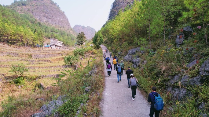 摄影师走进南丹大山深处白裤瑶传统活动采风