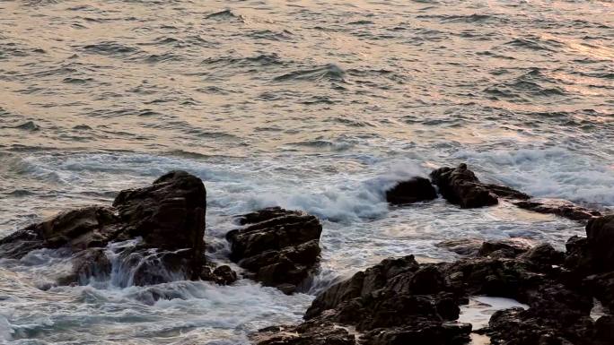 波浪与岩石大海海边浪花海岛