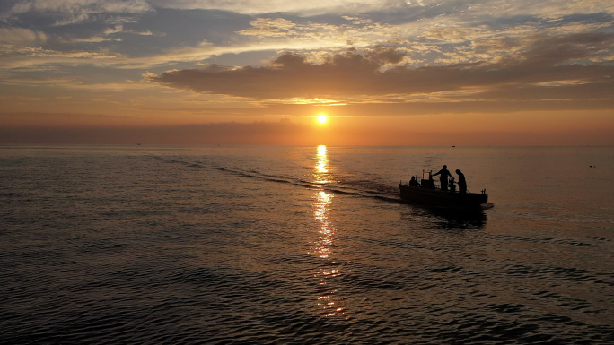 海边夕阳航拍渔船整理稿