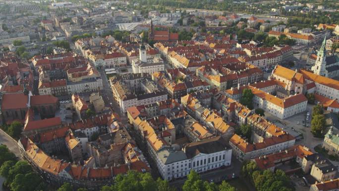 Kalisz城市景观鸟瞰图。从上方看，由正方形组成的建筑
