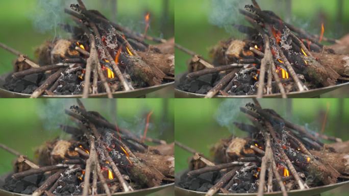 用篝火和烟雾燃烧木材，准备做饭