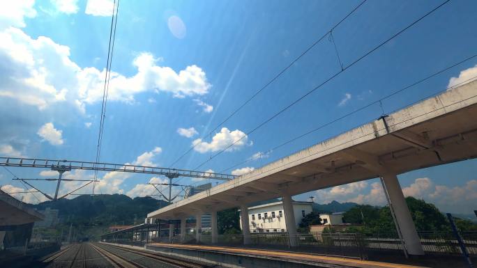 【延时】火车站蓝天白云
