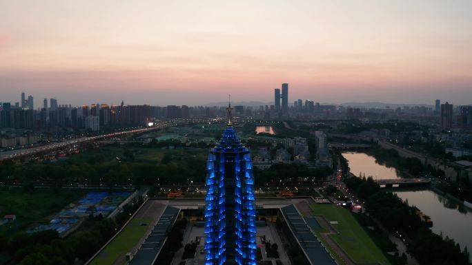 航拍日落时的南京大报恩寺