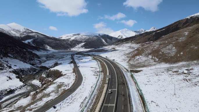 4K原素材航拍 高原 公路 群山 河谷