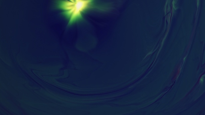 滚动流动的绿色流体
