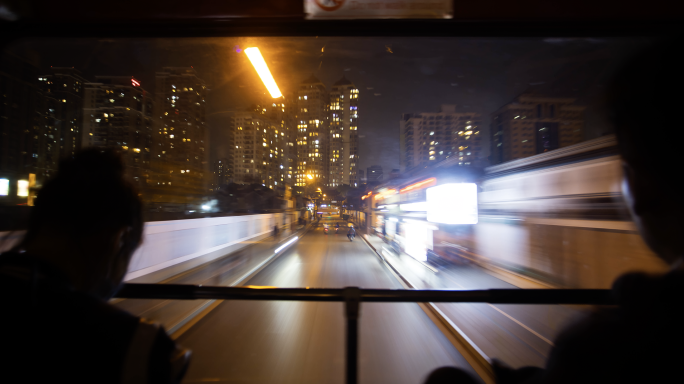 上海双层旅游巴士车头视角