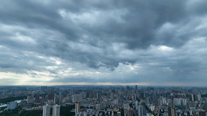 暴风雨来临前城市风云变化