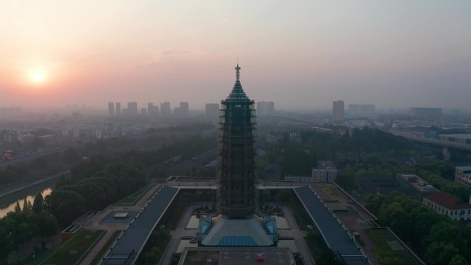 航拍日落时的南京大报恩寺