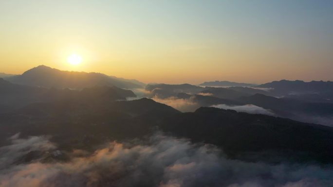 4K高空穿云航拍山区日出5