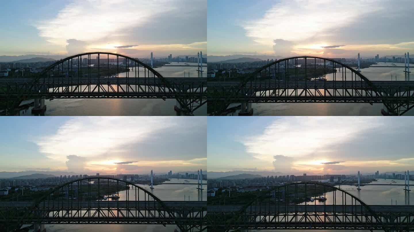 城市河上火车桥鸟瞰图