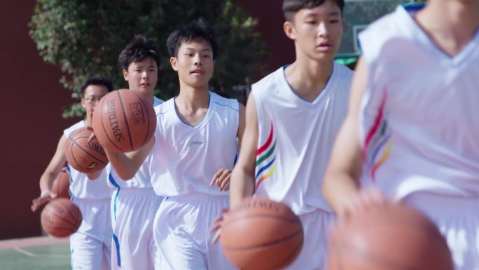 校园生活学生打篮球训练运球投篮
