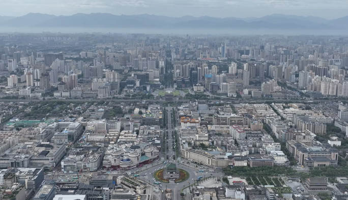 西安鼓楼城墙与秦岭同框