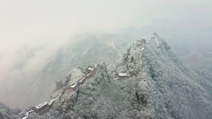 航拍冬季长城雪景云海4k素材