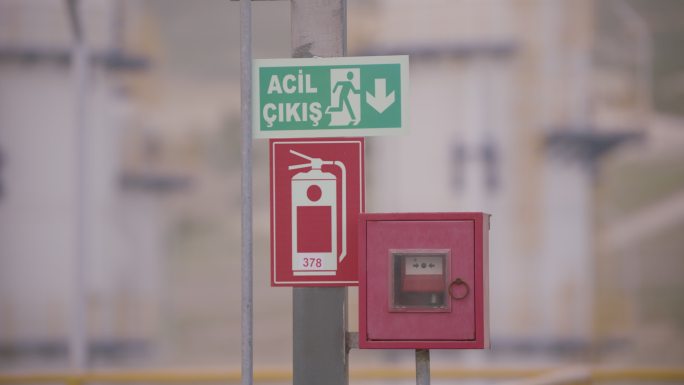 安全标志-危险、警告和警示标签-紧急出口