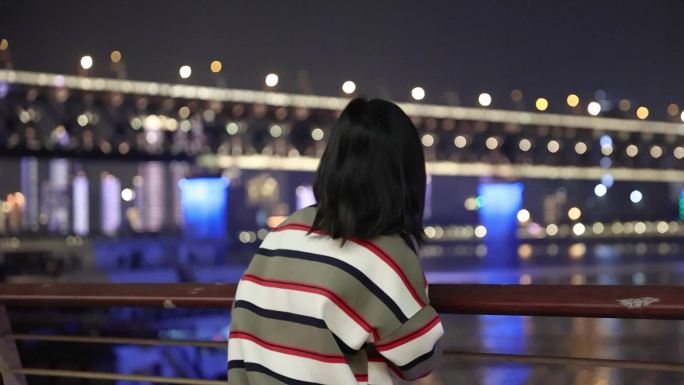 女人背影、江边看夜景