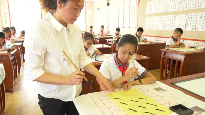 教师 教育 学生 课堂 特色教学