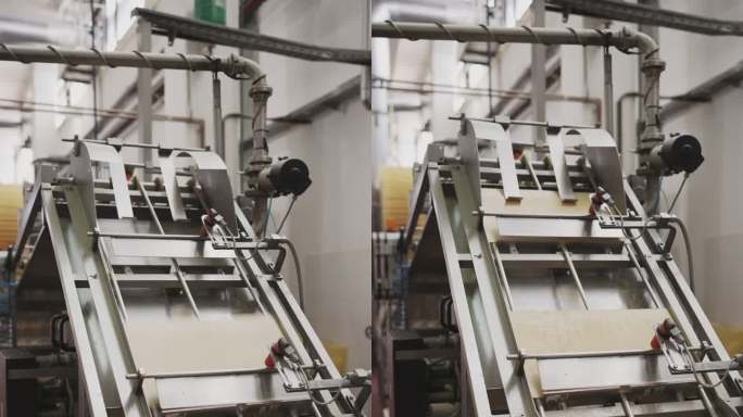 甜味食品工厂生产手机竖屏白色巧克力板机械