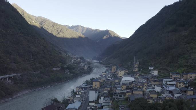 怒江州贡山县城航拍4K