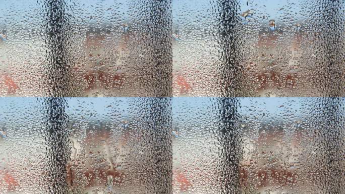 玻璃窗上的水蒸气雨滴秋雨水滴窗户水珠