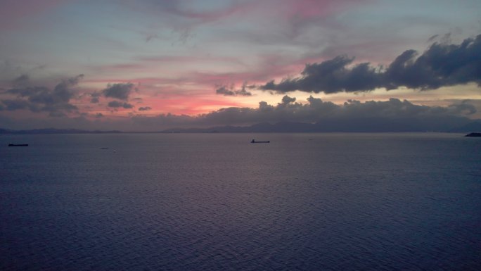 群山日落唯美乡村夕阳黄昏傍晚天空晚霞