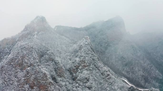 4k高清长城冬日唯美雪景雾松航拍素材