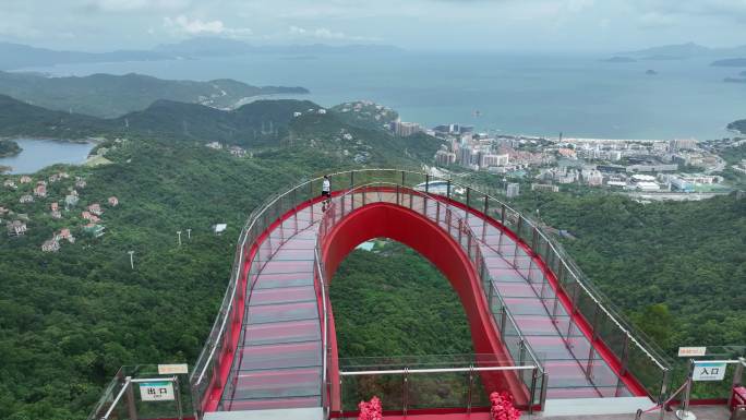 东部华侨城大峡谷登峰造极