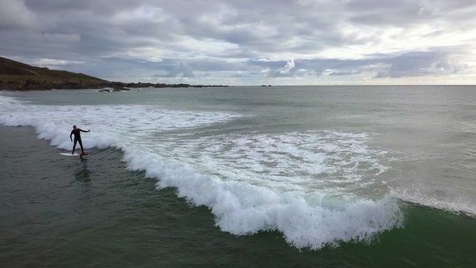 在箔板上冲浪海边海水海滩沙滩