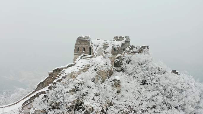 4k高清长城冬日唯美雪景雾松航拍素材