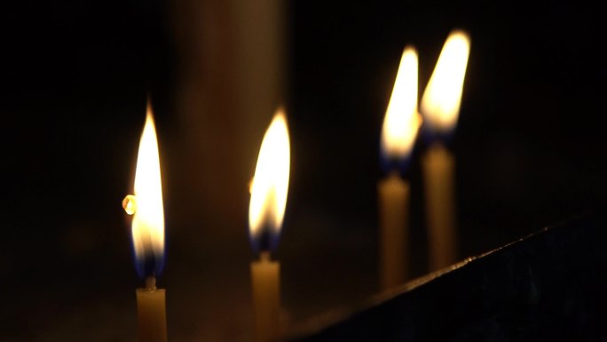 教堂里的蜡烛教堂蜡烛