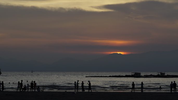 海边夕阳无限好