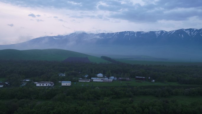 阿拉木图雪山村庄公路航拍