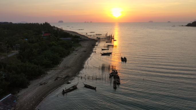 泰国萨顿省红树林福雷斯特运河和渔村的空中无人机日出场景