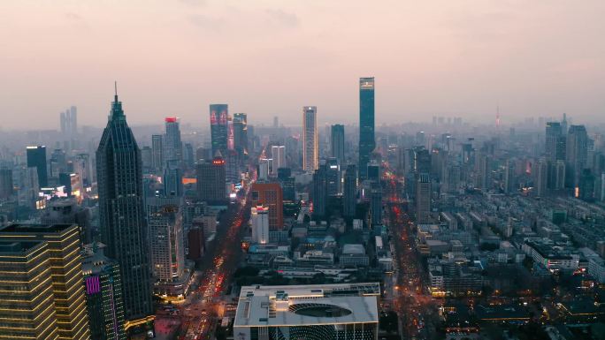 航拍傍晚的南京市中心天际线