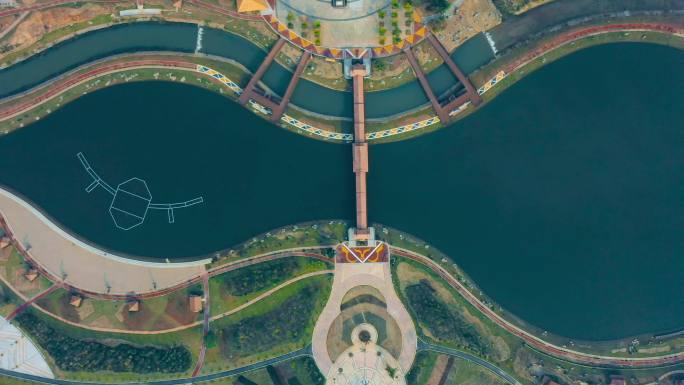 公园俯拍视频云南沧源佤山幸福广场葫芦湖