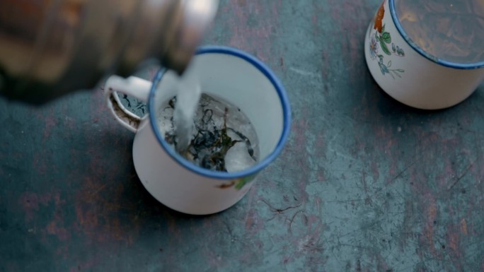 农村喝茶用的洋瓷口缸
